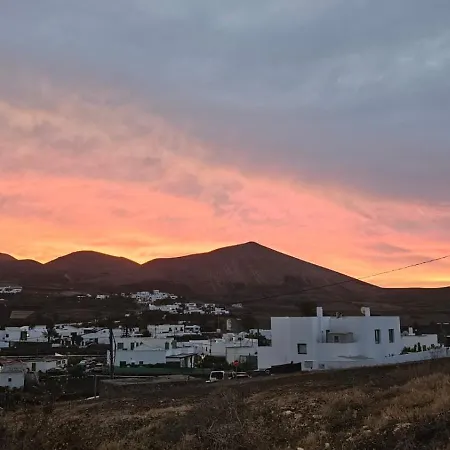 Tranquilidad Entre Volcanes Uga Exterior photo